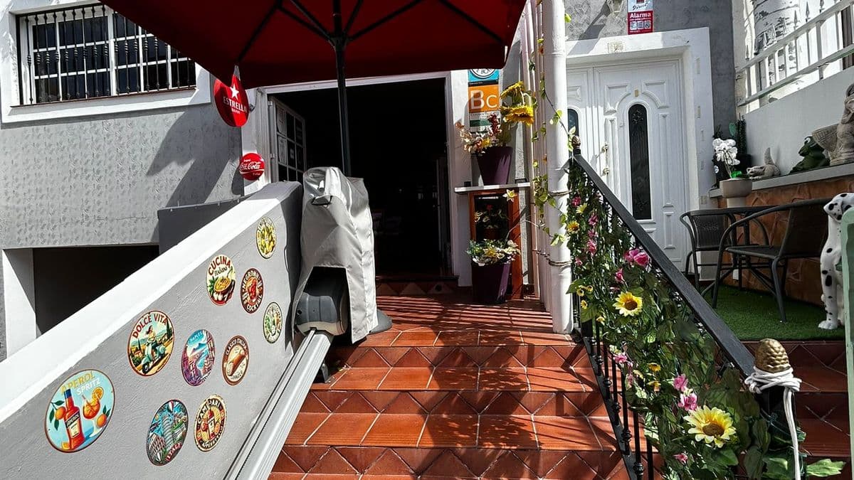 Oportunidad de traspaso en Playa San Juan – Bar Restaurante en pleno funcionamiento - Imagen 1