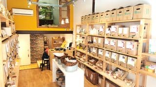 Tienda de cosmética y perfumería en traspaso en Barcelona.